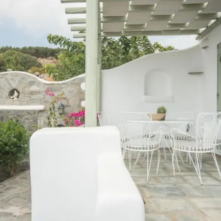 Life With Private Jacuzzi In Paros Villa Isterni (Paros)