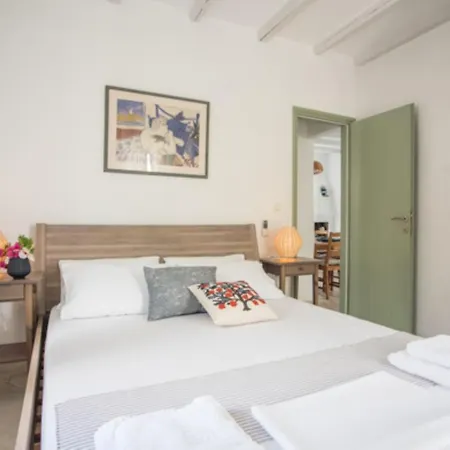 Vila Life With Private Jacuzzi In Paros Isterni (Paros)